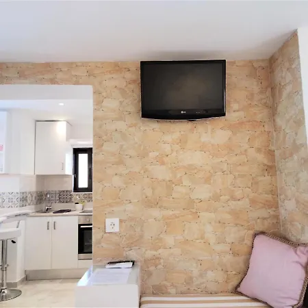 Apartment 7. Luxurious Sea View Rooftop In The Center!